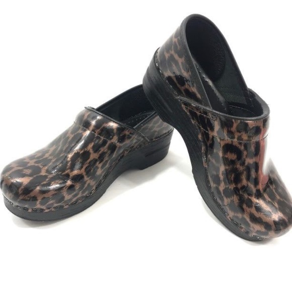 Dansko Shoes - Dansko Brown Leopard Shoes Women's Comfort Clogs 39 Patent Leather Nursing Y2K